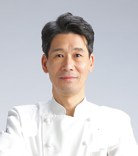 シェフ 西 芳照 氏